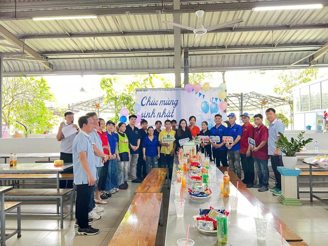 Tổ chức sinh nhật tập thể cho các nhân viên sinh vào tháng 6
